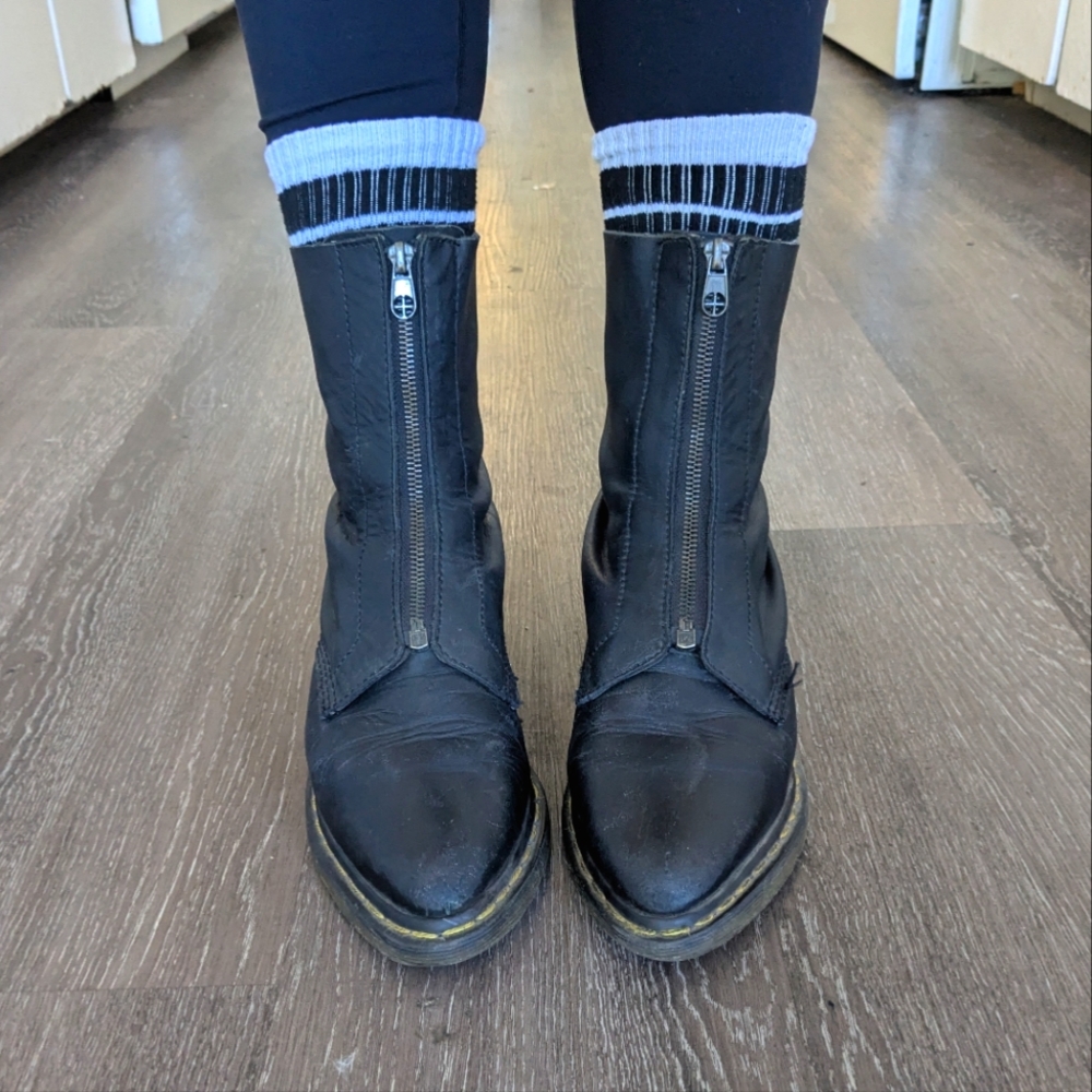 Ultra Rare Dr Martens Zena Pointy Toe Zippered Black Leather Ankle Boots Size 8
